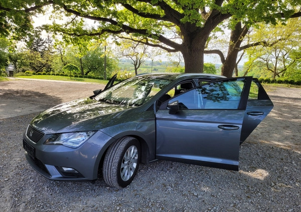 Seat Leon cena 33800 przebieg: 247777, rok produkcji 2015 z Sandomierz małe 562